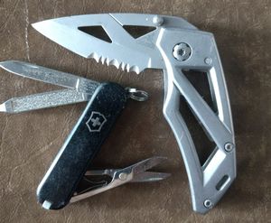 lot 142 image: Two knives one is a Gerber the other is a Victorinox Key Chain knive, (One Money)