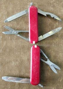 lot 144 image: Two Victorinox key chain knives. (One Money)