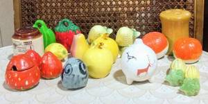 lot 157 image: Ceramic Salt and Pepper Shakers, 6 Total Pairs, and more singles. (One Money)