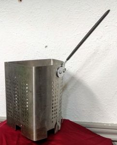 lot 158 image: 3 quart Spaghetti Strainer
