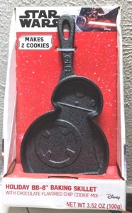 lot 197 image: Star Wars Holiday BB-8 Baking Skillet by Disney Cast Iron, box is 10 long NIB
