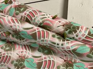 lot 4 image: Quilts (2) 1st 72 X 61 heavy cotton batting  72X 64 basket square
