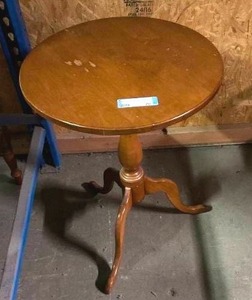 lot 20 image: 19 round parlor table and wood chair