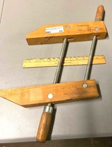 lot 23 image: CraftsmanCarpenter Large Wood Clamp