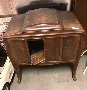 lot 63 image: Antique Victrola Cabinet