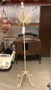 lot 64 image: 71 Vintage Metal Coat Rack