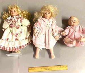 lot 76 image: 3 dolls one with stand