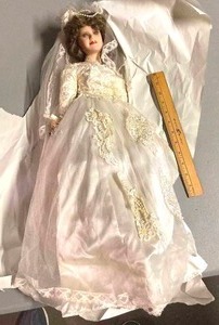 lot 80 image: Large Bridal Doll