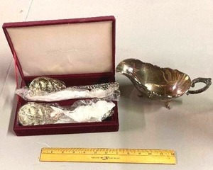 lot 89 image: Silver plate serving pieces gift set &amp gravy boat