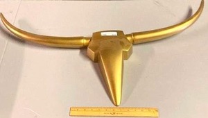 lot 101 image: Large contemporary brass longhorn wall mounting