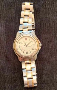 lot 121 image: Swiss Army Watch