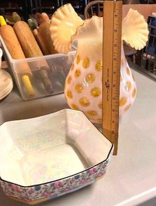 lot 149 image: Fenton-like Ruffles lamp globe &amp Czech Candy Dish