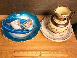 lot 155 image: Proper Ladies dainty dishes - Luster Ware