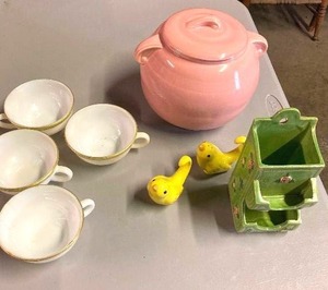 lot 144 image: Retro morning set - 4 Pyrex coffee cups, Yellow Birds Salt and Pepper Shakers, USA Pottery covered bowl