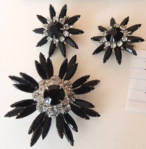 lot 15 image: Jewelry