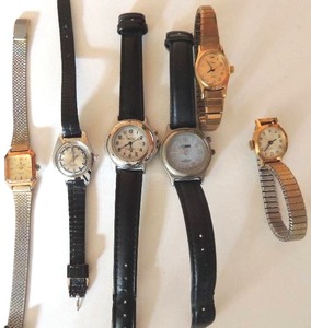 lot 14 image: Jewelry