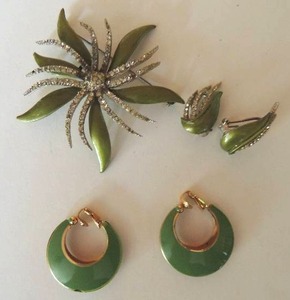 lot 2 image: Jewelry