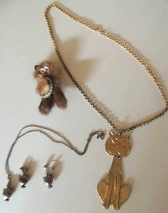 lot 50 image: Jewelry