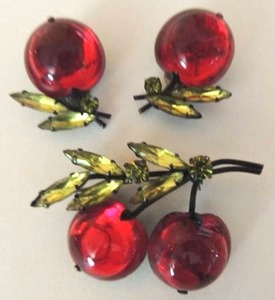 lot 10 image: Jewelry