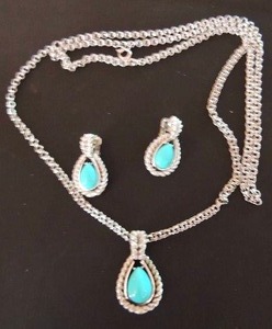 lot 4 image: Jewelry