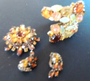 lot 38 image: Jewelry