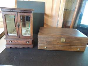 lot 49 image: Jewelry