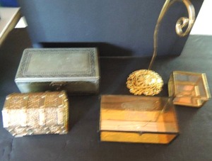 lot 140 image: Jewelry