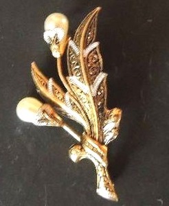 lot 128 image: Jewelry