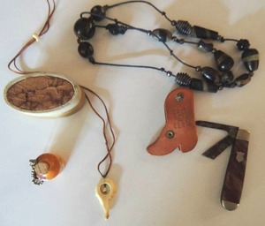 lot 39 image: Jewelry