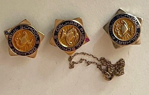 lot 37 image: 10K GOLD