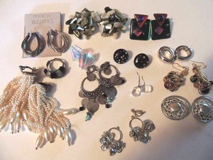 lot 109 image: Jewelry
