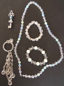 lot 108 image: Jewelry