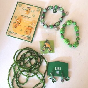 lot 70 image: Jewelry