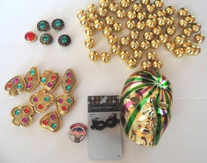 lot 77 image: Jewelry