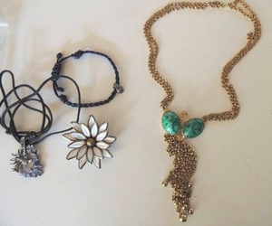 lot 54 image: Jewelry