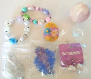 lot 65 image: Jewelry