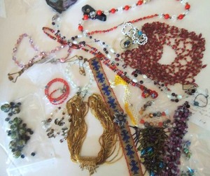 lot 60 image: Jewelry