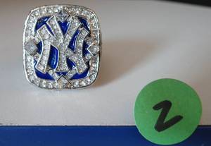 lot 2 image: NEW YORK YANKEES 2009 WORLD CHAMPIONSHIP REPLICA RING - DEREK JETER MODEL - SIZE 13