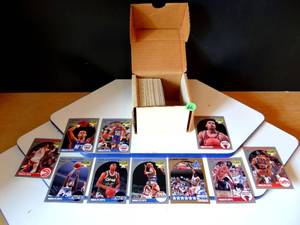 lot 66 image: 1989-90 NBA HOOPS SPORTSCARDS IN BOX AS SHOWN