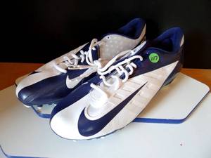 lot 117 image: DALLAS COWBOYS PRACTICE CLEATS WORN BY UNKNOWN PLAYER - SIZE 14