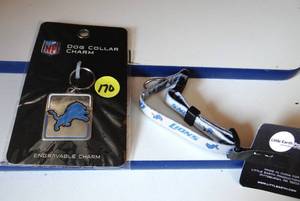 lot 170 image: DETROIT LIONS - NFL LICENSED DOG COLLAR & DOG COLLAR CHARM