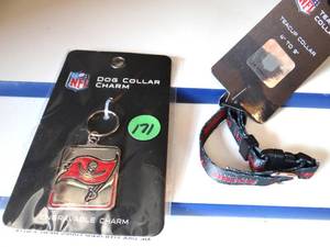 lot 171 image: TAMPA BAY BUCCANEERS - NFL LICENSED DOG COLLAR & DOG COLLAR CHARM
