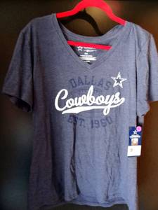 lot 187 image: DALLAS COWBOYS WOMENS V NECK T-SHIRT - SIZE 2XL - NEW W TAGS