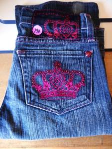 lot 190 image: ROCK & REPUBLIC WOMENS JEANS W EMBROIDERED POCKETS - EX COND