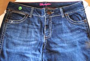 lot 213 image: WOMENS WRANGLER JEANS - VGC - SIZE 1112 X 34