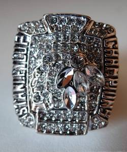 lot 216 image: 2010 CHICAGO BLACKHAWKS JONATHAN TOEWS REPLICA NHL CHAMPIONSHIP RING - SIZE 9