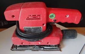 lot 255 image: 135 WATT ELECTRIC FINISHING SANDER - WORKS GREAT