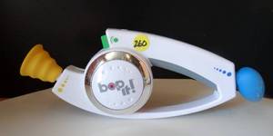 lot 260 image: Hasbro BOP IT Game 2006 White Handheld Electronic Toy Tested Works