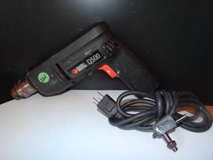 lot 261 image: BLACK AND DECKER D500 ELECTRIC DRILL NO. 7152 - TESTEDWORKS