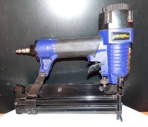 lot 264 image: CENTRAL PNEMATIC AIR NAILERSTAPLER - MODEL 40116